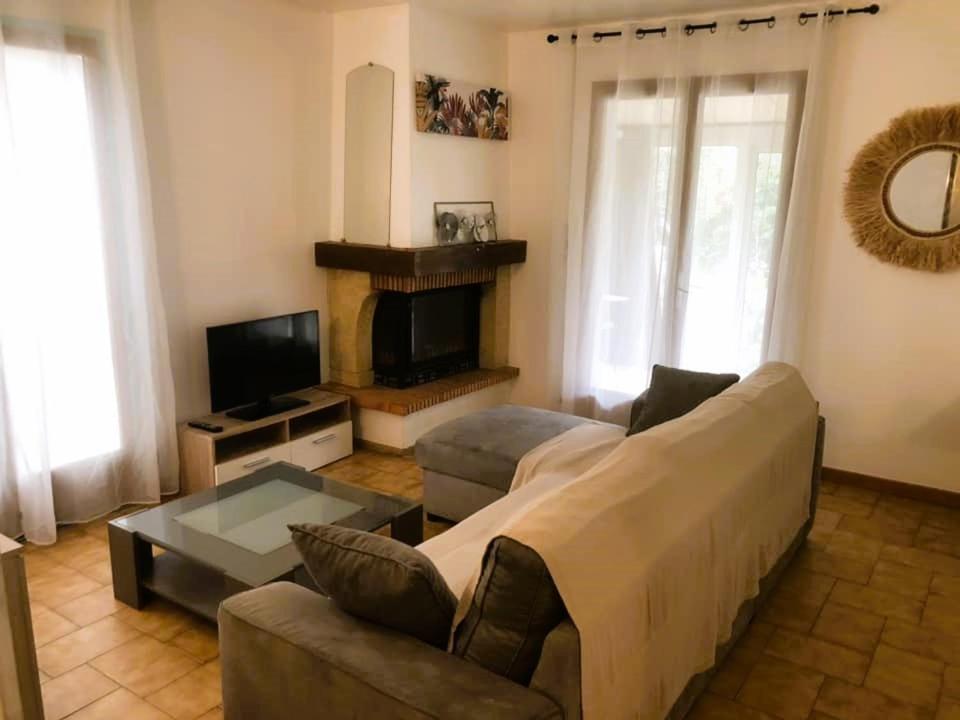 Hotel Les Persedes Lavilledieu  Ngoại thất bức ảnh