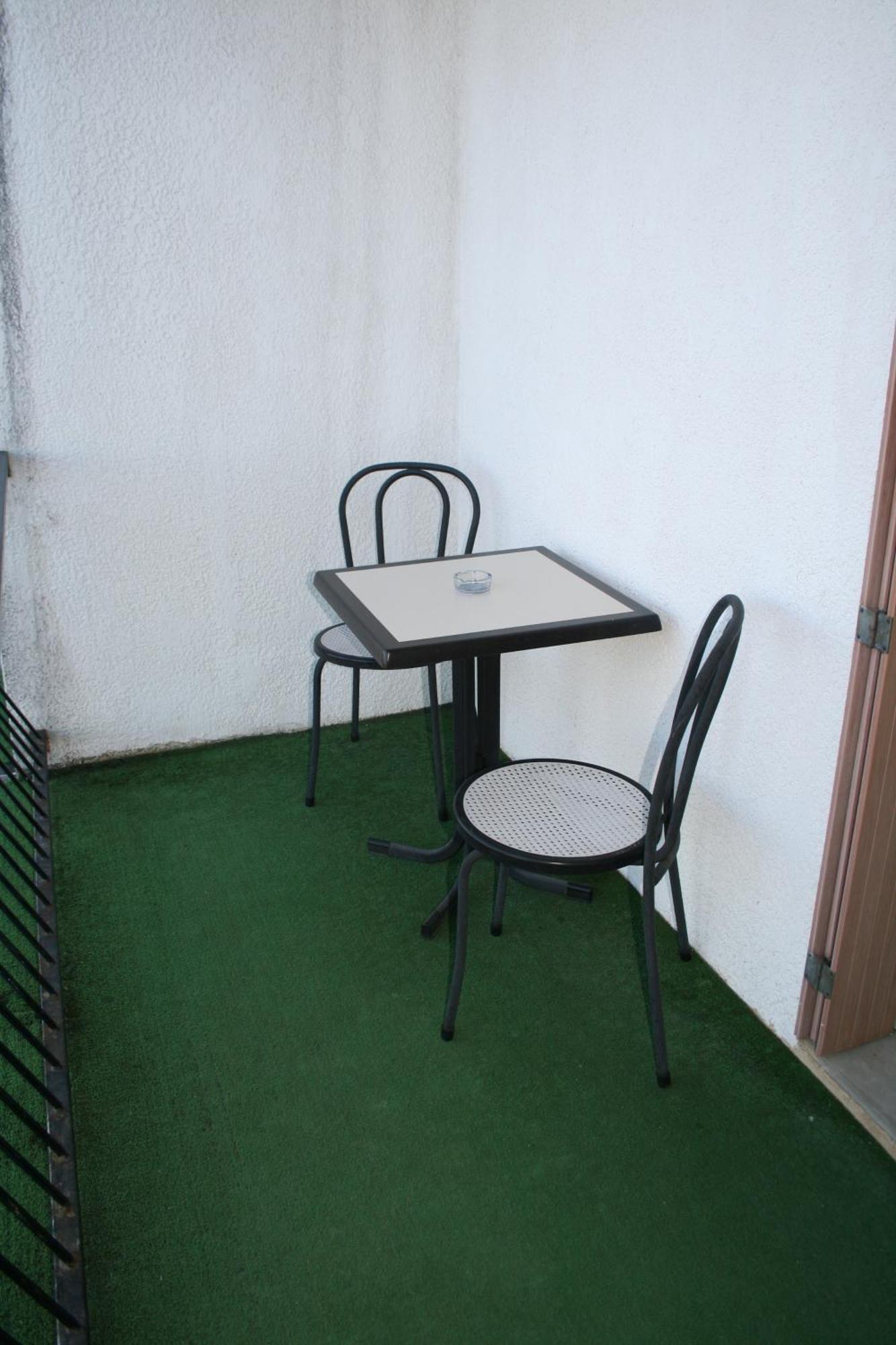 Hotel Les Persedes Lavilledieu  Ngoại thất bức ảnh