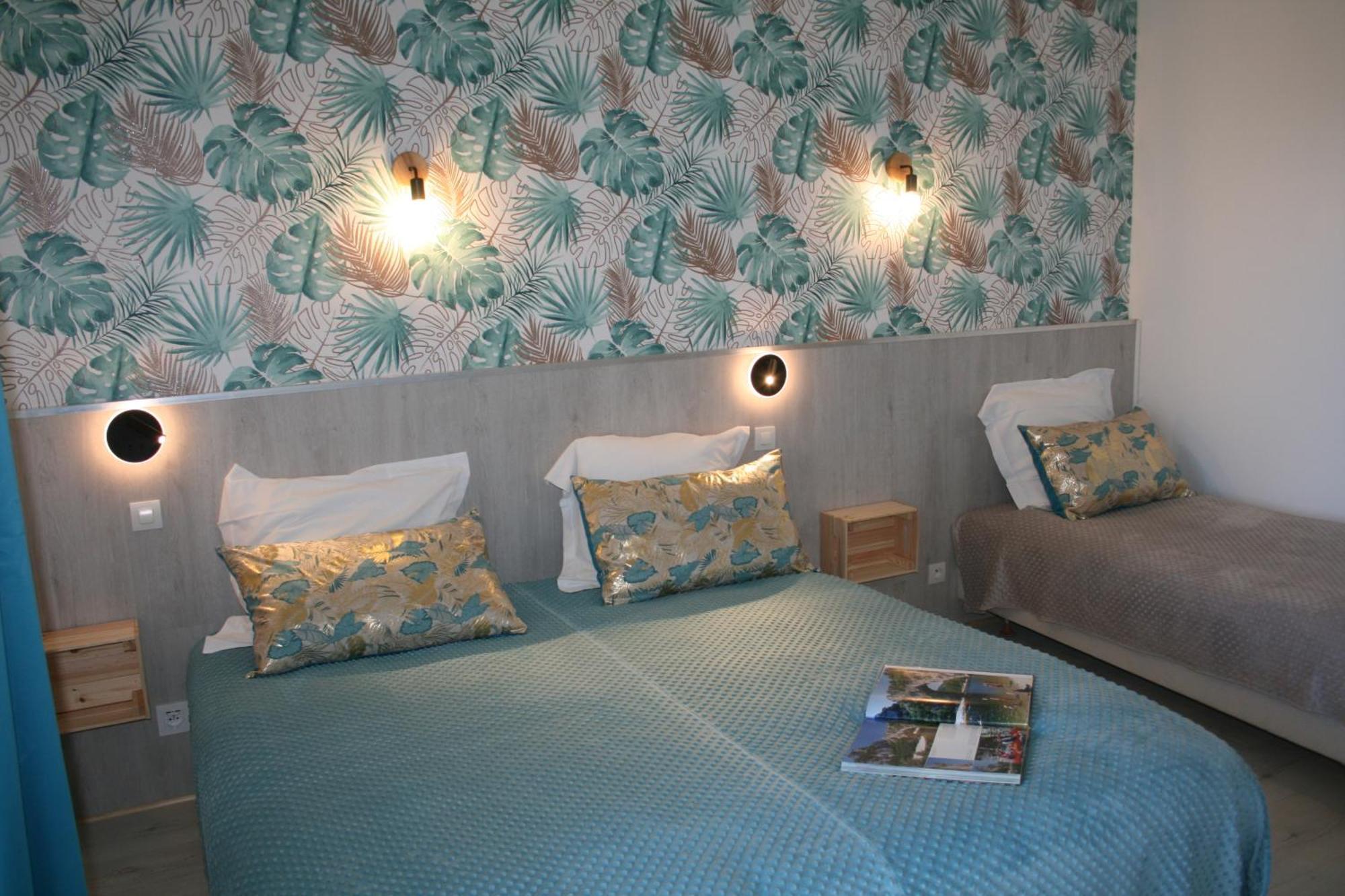 Hotel Les Persedes Lavilledieu  Ngoại thất bức ảnh