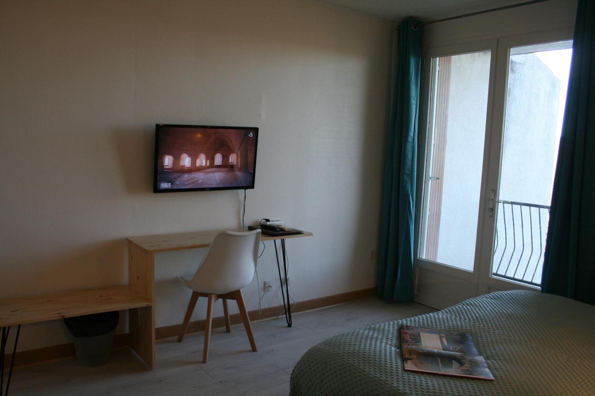 Hotel Les Persedes Lavilledieu  Ngoại thất bức ảnh