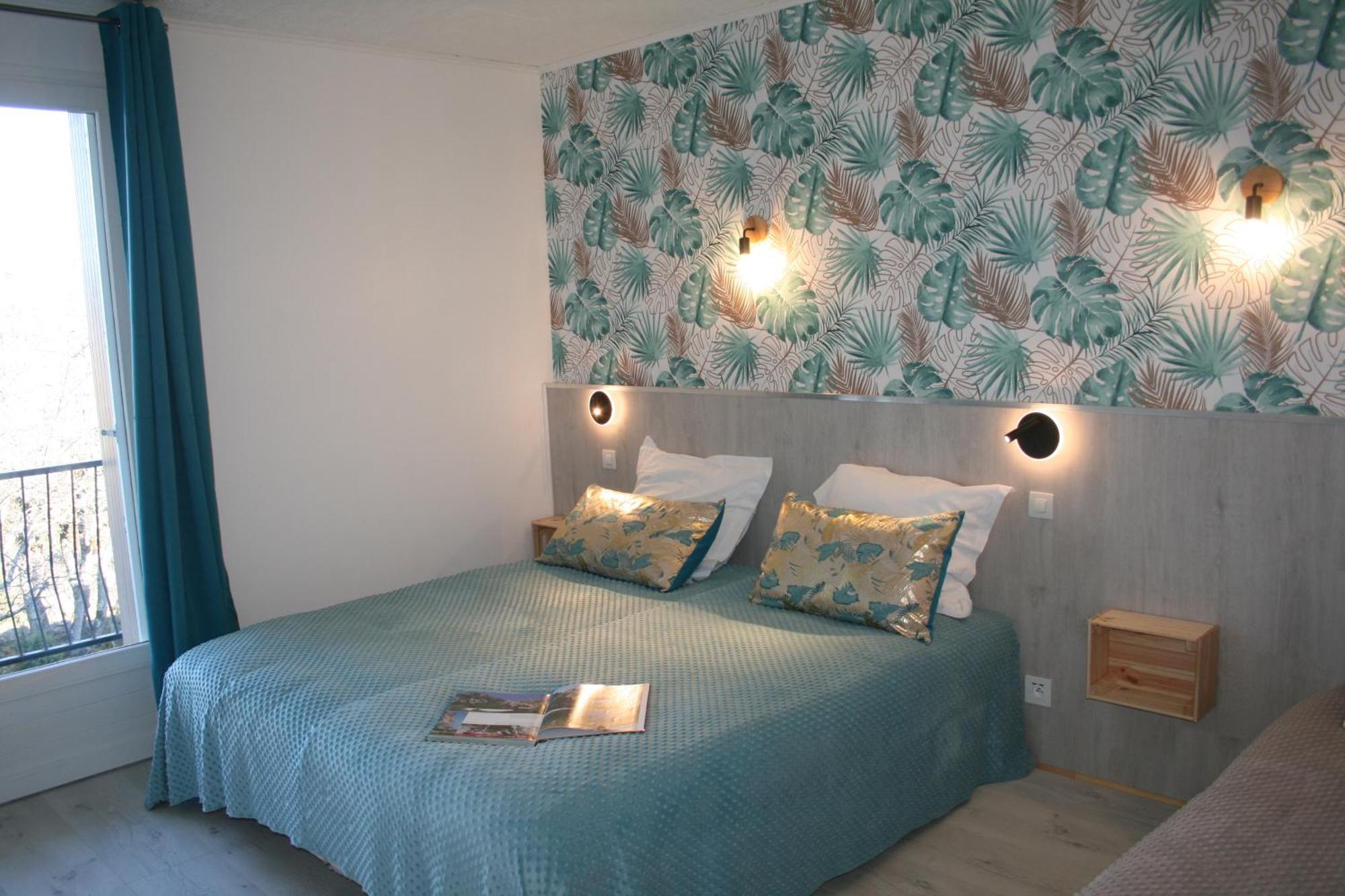 Hotel Les Persedes Lavilledieu  Ngoại thất bức ảnh