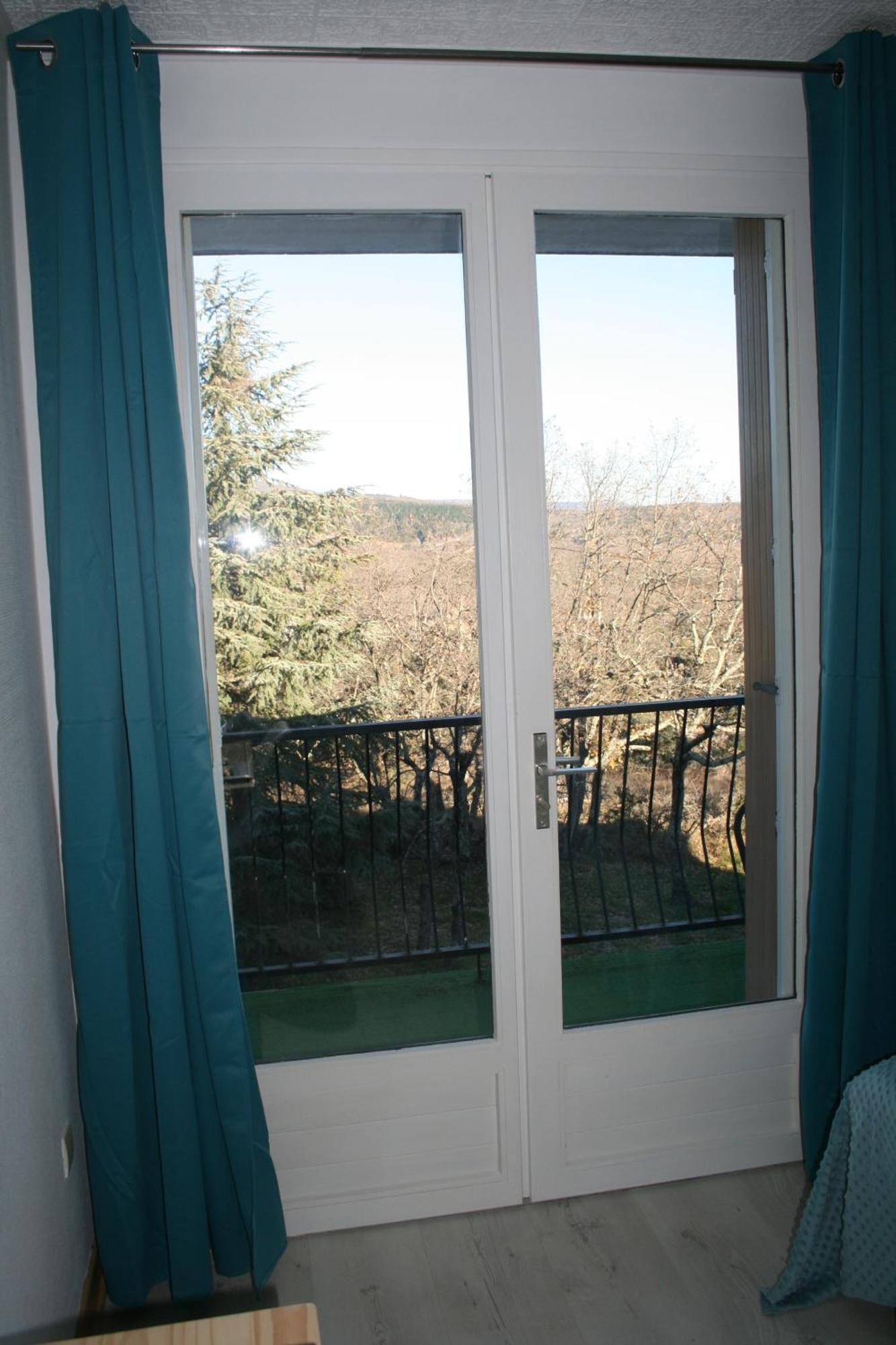 Hotel Les Persedes Lavilledieu  Ngoại thất bức ảnh