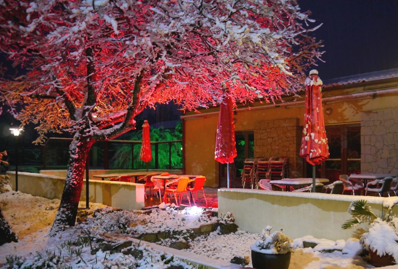 Hotel Les Persedes Lavilledieu  Ngoại thất bức ảnh